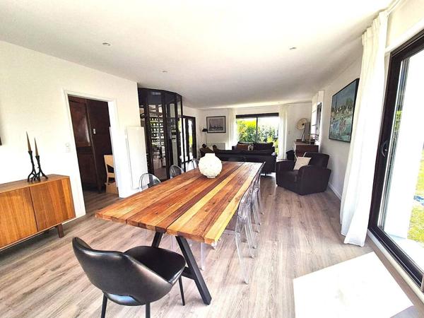 Maison familiale rénovée, piscine et vue sur la riviere