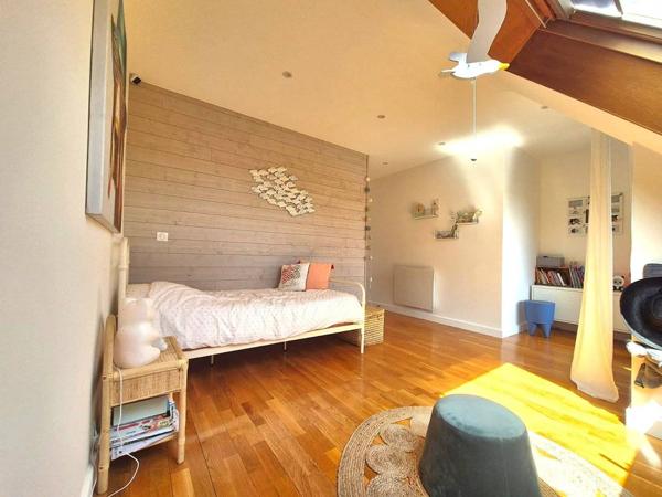 Maison familiale rénovée, piscine et vue sur la riviere