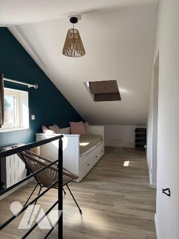 Maison rénovée avec grange et dépendances sur 8025m² à la campagne.