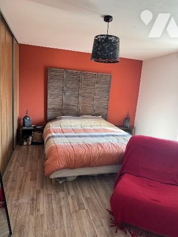 Maison rénovée avec grange et dépendances sur 8025m² à la campagne.