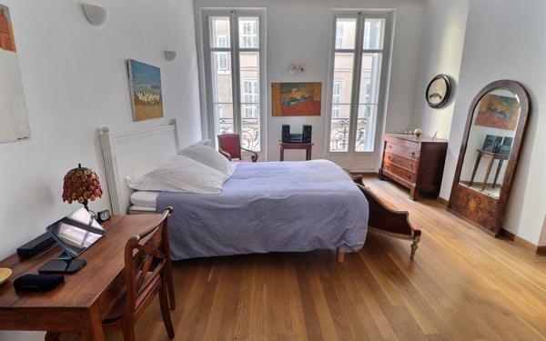 Appartement à vendre    4 pièces •  Marseille 1