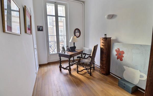Appartement à vendre    4 pièces •  Marseille 1