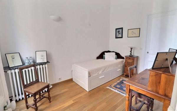 Appartement à vendre    4 pièces •  Marseille 1