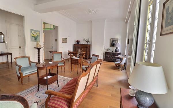 Appartement à vendre    4 pièces •  Marseille 1