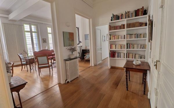 Appartement à vendre    4 pièces •  Marseille 1