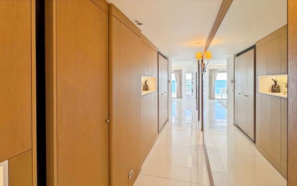 Appartement à vendre    4 pièces • 130 m2 Cannes