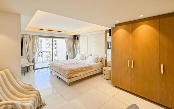 Appartement à vendre    4 pièces • 130 m2 Cannes
