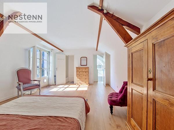 ORLEANS CENTRE BRETONNERIE - ALSACE LORRAINE - MAISON DE VILLE - T7 - JARDIN - PARKING !