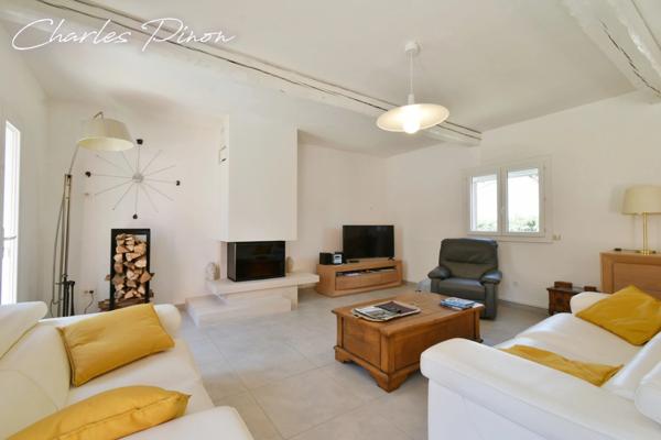 Maison à vendre 7 pièces SAINT CANNAT (13)
