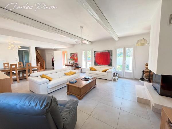 Maison à vendre 7 pièces SAINT CANNAT (13)