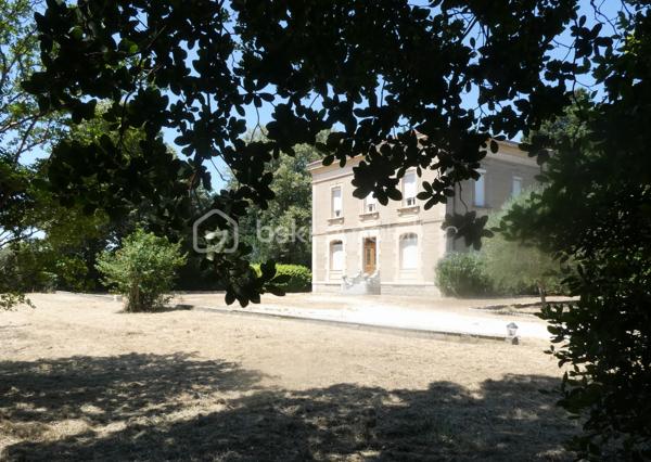 Très Belle maison de Maître en Pierres de 193 m² ! qui se distingue par son Charme Intemporel et offre une façade imposante agrémentée de détails raffinés !
À l’intérieur, de Vastes pièces Lumineuses avec ses Superbes sols en Carreaux ciments d'époques, état irréprochable !
Cheminées en marbre, et hauts plafonds ornés de Moulures d'époques créent une Atmosphère Chaleureuse et Majestueuse. 
Entourée d’un Parc Clos et arboré de 3622 m², cette demeure incarne le raffinement et la qualité de Vie à la Française. 
Idéale pour accueillir famille et amis, une Maison de Maître est bien plus qu’une habitation : c’est un véritable Patrimoine à préserver !
Son Architecture élégante et ses proportions harmonieuses, incarne le raffinement et le charme d'antan ....
Salon et Salle à Manger / Cuisine et arrière cuisine / 5 Chambres / 1 Salle d'eau / 1 Salle de bain / 2 wc 
Volets roulants électriques à l'étage - Portail auto.
Eau de Ville et Forage
GARAGE ET GRANDE CAVE EN SOUS SOL
(prévoir pompe à chaleur)