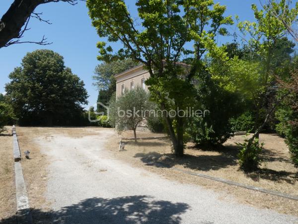 Très Belle maison de Maître en Pierres de 193 m² ! qui se distingue par son Charme Intemporel et offre une façade imposante agrémentée de détails raffinés !
À l’intérieur, de Vastes pièces Lumineuses avec ses Superbes sols en Carreaux ciments d'époques, état irréprochable !
Cheminées en marbre, et hauts plafonds ornés de Moulures d'époques créent une Atmosphère Chaleureuse et Majestueuse. 
Entourée d’un Parc Clos et arboré de 3622 m², cette demeure incarne le raffinement et la qualité de Vie à la Française. 
Idéale pour accueillir famille et amis, une Maison de Maître est bien plus qu’une habitation : c’est un véritable Patrimoine à préserver !
Son Architecture élégante et ses proportions harmonieuses, incarne le raffinement et le charme d'antan ....
Salon et Salle à Manger / Cuisine et arrière cuisine / 5 Chambres / 1 Salle d'eau / 1 Salle de bain / 2 wc 
Volets roulants électriques à l'étage - Portail auto.
Eau de Ville et Forage
GARAGE ET GRANDE CAVE EN SOUS SOL
(prévoir pompe à chaleur)