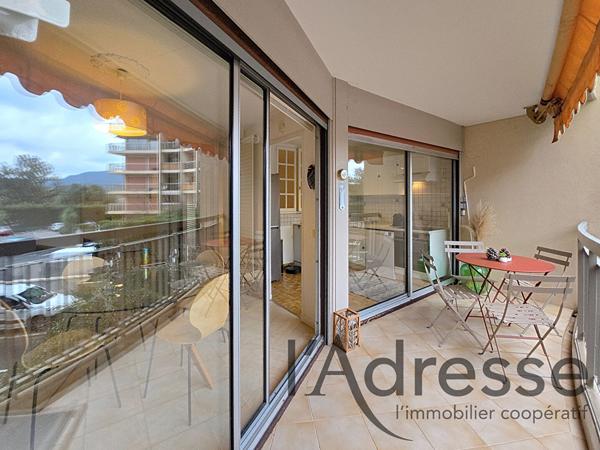 COUP DE COEUR ! Beau 2 pièces avec parking et cave !