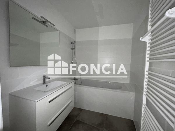 Location Appartement 5 pièces 107.74 m² - 12 RUE DU BOIS MERRAIN Chartres 28000
