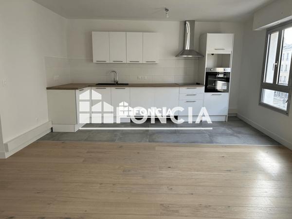 Location Appartement 5 pièces 107.74 m² - 12 RUE DU BOIS MERRAIN Chartres 28000