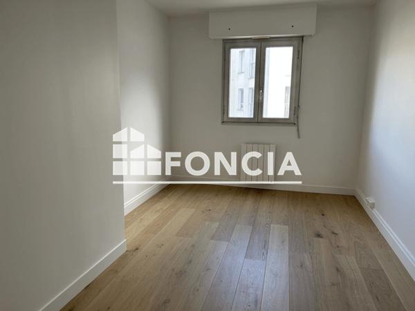 Location Appartement 5 pièces 107.74 m² - 12 RUE DU BOIS MERRAIN Chartres 28000
