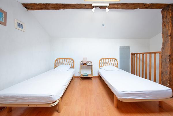 Ensemble immobilier avec gîtes et piscine dans la campagne tarnaise