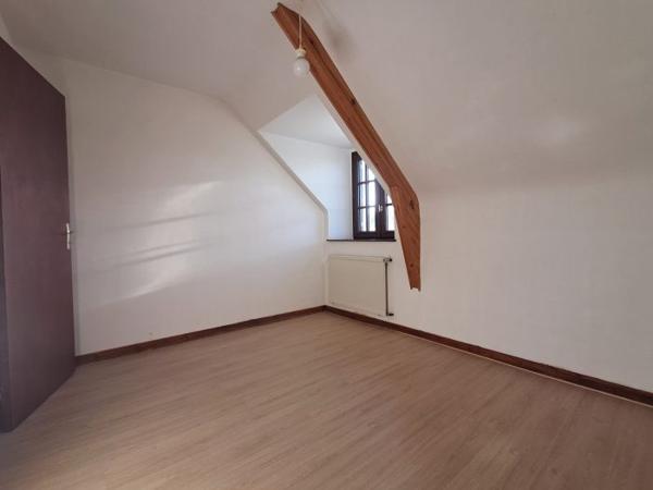 Maison individuelle Plémet 107 m² A louer en campagne de PLEMET (22210) agréable maison en pierre d'une superficie de 107 m² comprenant au rez-de-chaussée : entrée, cuisine aménagée, une chambre, salle de séjour, un WC. A l'étage : 3 chambres, une salle de bain, un WC et un espace de rangement sous le rampant. Garage attenant, local chaudière. Dépendance non attenante à la maison. Terrain devant la maison. Loyer mensuel 850,00 € + 30,00 € de charges (entretien chaudière + ordures ménagères). Honoraires à la charge du locataire 510,00 € TTC. Libre de suite