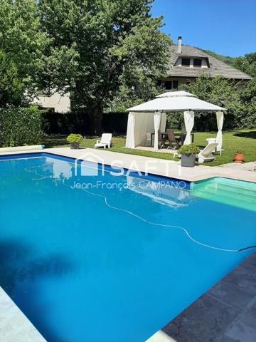 Grande maison familiale avec piscine et dépendance
