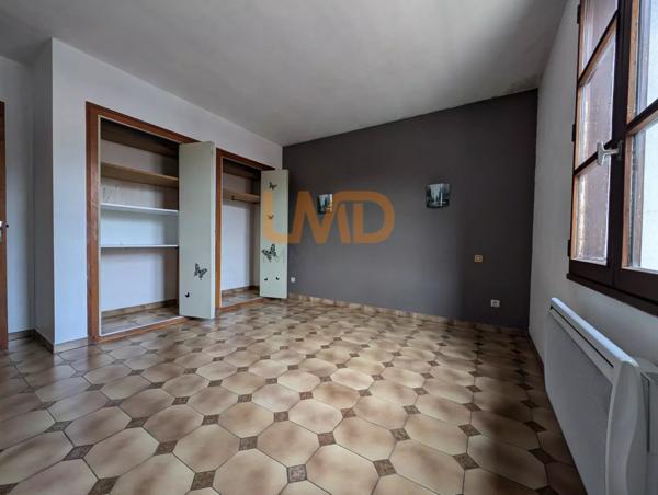 Maison de Village avec Grande Terrasse et Local Commercial