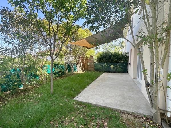 Résidence LE CLOS DE CEDRES - Maison T4 mitoyenne 80 m² avec terrasse, garage, piscine et cadre verdoyant