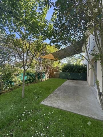 Résidence LE CLOS DE CEDRES - Maison T4 mitoyenne 80 m² avec terrasse, garage, piscine et cadre verdoyant