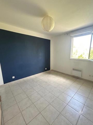 Résidence LE CLOS DE CEDRES - Maison T4 mitoyenne 80 m² avec terrasse, garage, piscine et cadre verdoyant