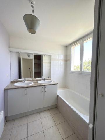Résidence LE CLOS DE CEDRES - Maison T4 mitoyenne 80 m² avec terrasse, garage, piscine et cadre verdoyant