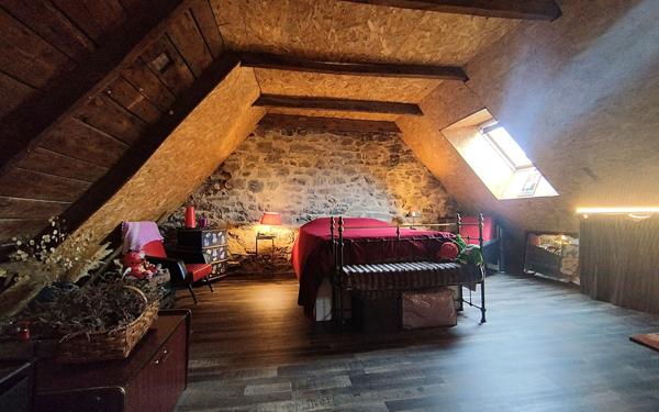 Maison à vendre    4 pièces •  Laguiole