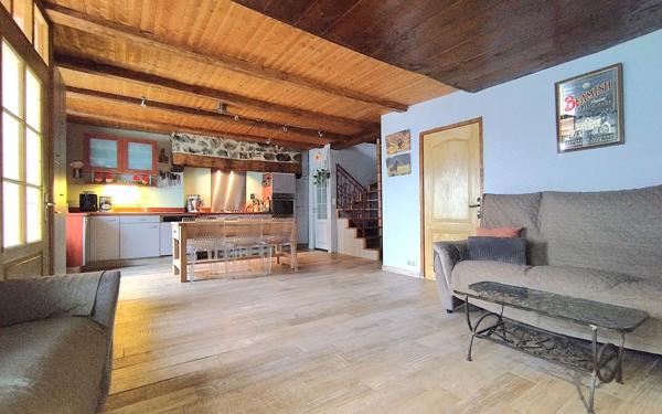 Maison à vendre    4 pièces •  Laguiole