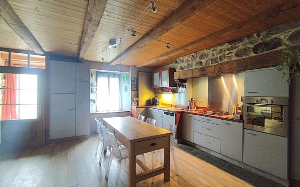 Maison à vendre    4 pièces •  Laguiole