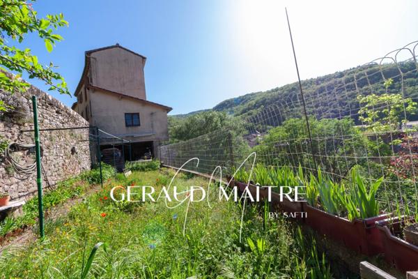 Maison de village 5 ch avec jardin et garage, vue sur la rivière.