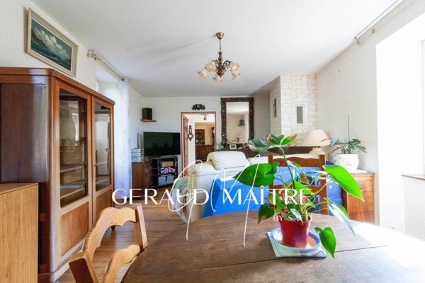 Maison de village 5 ch avec jardin et garage, vue sur la rivière.