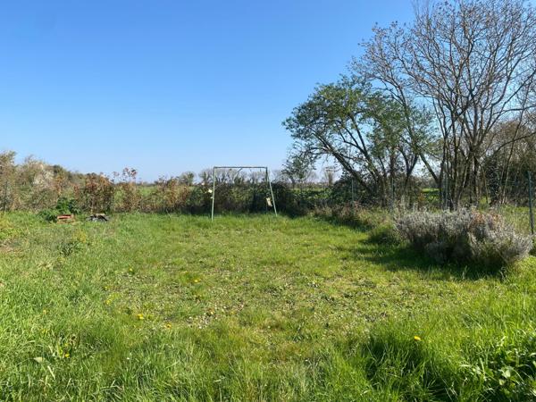 Un havre de paix pour votre futur chez-vous avec ce terrain de 322 m2 hors lotissement !!