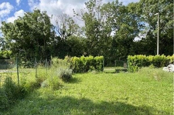 Un havre de paix pour votre futur chez-vous avec ce terrain de 322 m2 hors lotissement !!