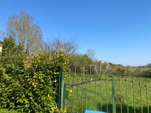 Un havre de paix pour votre futur chez-vous avec ce terrain de 322 m2 hors lotissement !!