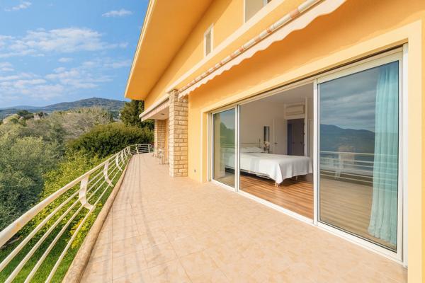 Maison à vendre |  Vence |  7 pièces | 212,8 m²