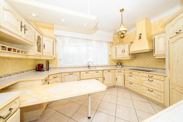 Maison à vendre |  Vence |  7 pièces | 212,8 m²