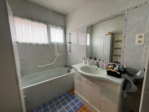 Maison familiale à Bonchamp-lès-Laval, proche de toutes commodités