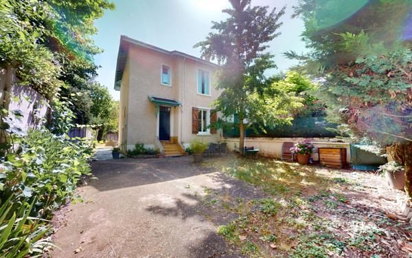 Maison à vendre    5 pièces • 120 m2 Bron