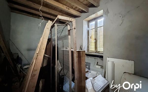 Maison à vendre    2 pièces • 74,10 m2 Louroux-de-Bouble