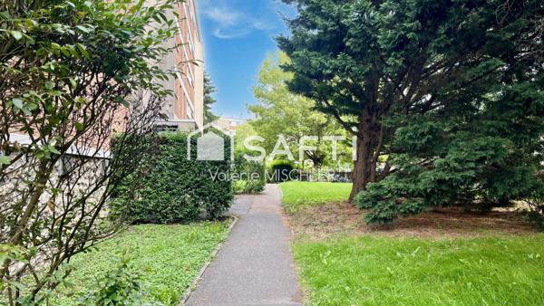 Grand appartement proche RER E à rénover