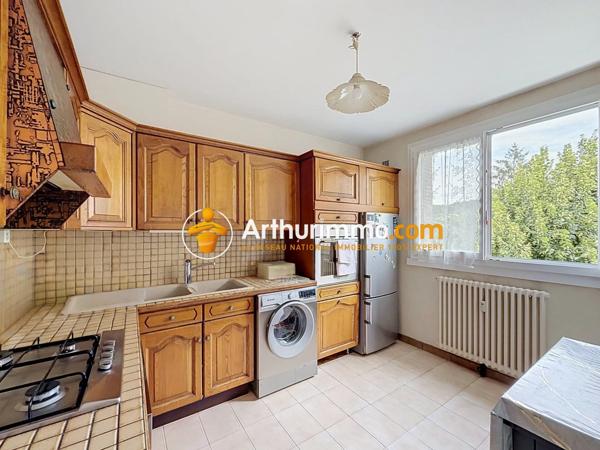 Vente                                                      Appartement
                        
                     5 pièces                      86 m2                     à Bourgoin-Jallieu