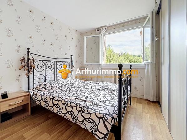 Vente                                                      Appartement
                        
                     5 pièces                      86 m2                     à Bourgoin-Jallieu