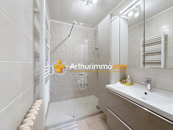 Vente                                                      Appartement
                        
                     5 pièces                      86 m2                     à Bourgoin-Jallieu