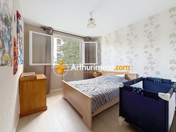 Vente                                                      Appartement
                        
                     5 pièces                      86 m2                     à Bourgoin-Jallieu