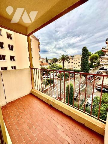 Roquebrune-Cap-Martin, CARNOLES, 4 pièces de 76 m², 4 balcons, parking et cave