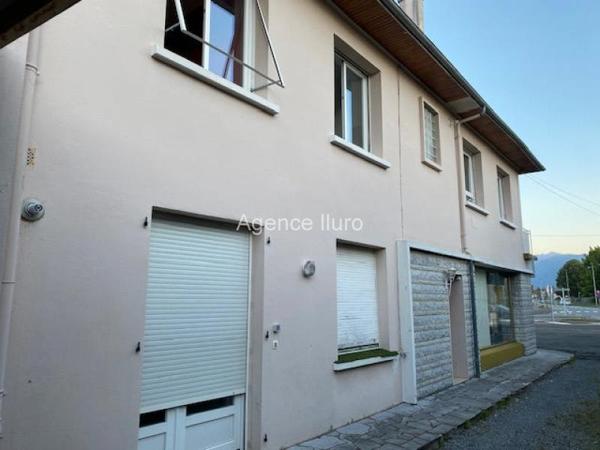 Immeuble locatif - Oloron-sainte-marie - Réf.:205367 OLORON PROXIMITE CENTRE - IMMEUBLE COMPOSE DE DEUX APPARTEMENTS ET DE TROIS LOCAUX COMMERCIAUX ACTUELLEMENT LOUES -