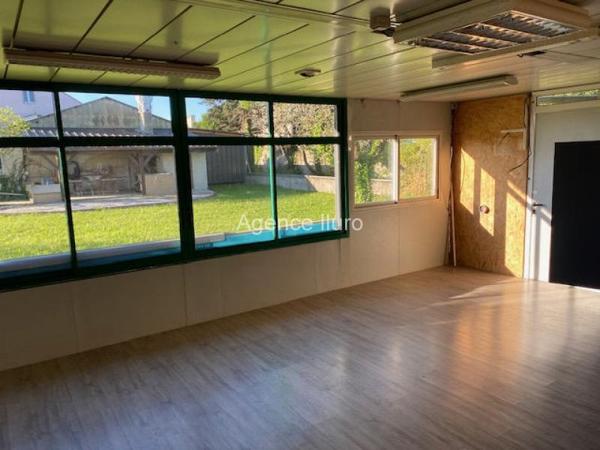 Immeuble locatif - Oloron-sainte-marie - Réf.:205367 OLORON PROXIMITE CENTRE - IMMEUBLE COMPOSE DE DEUX APPARTEMENTS ET DE TROIS LOCAUX COMMERCIAUX ACTUELLEMENT LOUES -