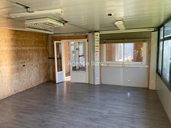 Immeuble locatif - Oloron-sainte-marie - Réf.:205367 OLORON PROXIMITE CENTRE - IMMEUBLE COMPOSE DE DEUX APPARTEMENTS ET DE TROIS LOCAUX COMMERCIAUX ACTUELLEMENT LOUES -
